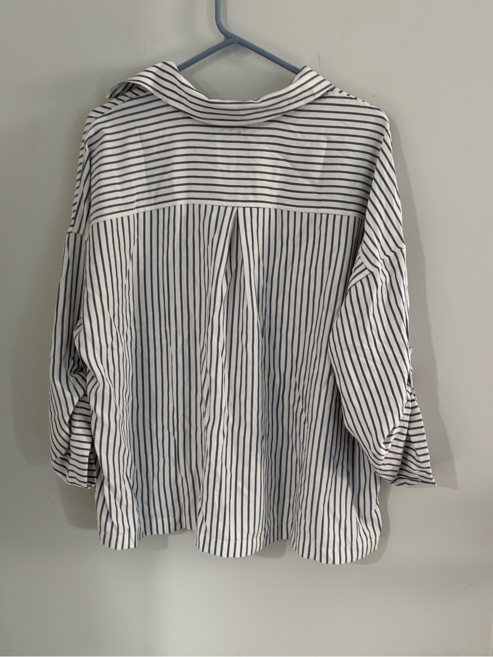 🐞Max Studio White and Navy Striped Relaxed Popover Button-Down - Picture 3 of 10